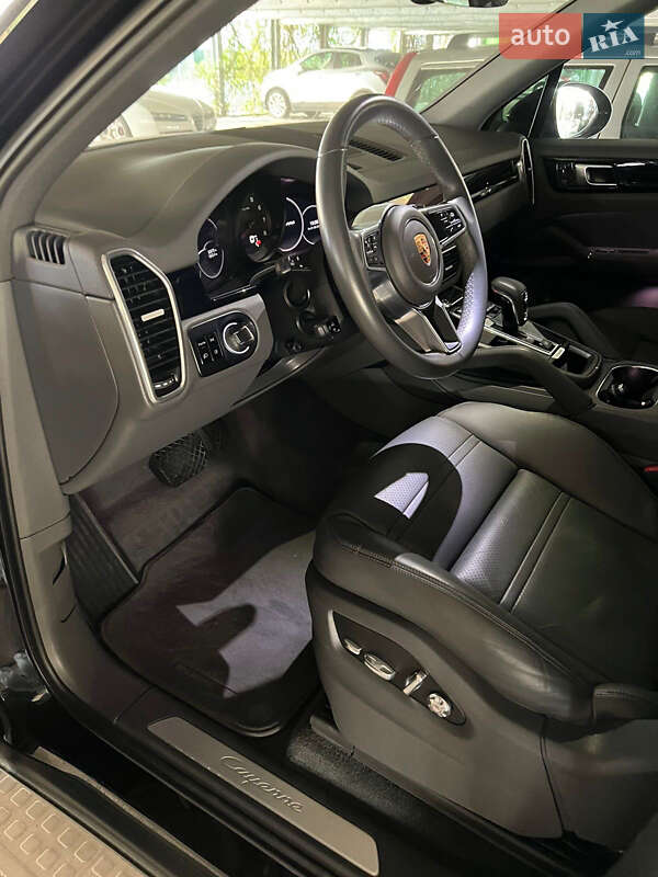 Внедорожник / Кроссовер Porsche Cayenne 2018 в Киеве