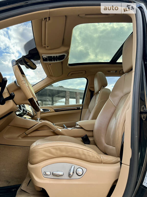 Внедорожник / Кроссовер Porsche Cayenne 2013 в Хмельницком