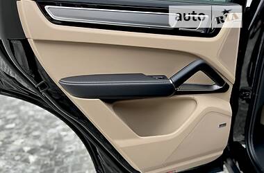 Внедорожник / Кроссовер Porsche Cayenne 2021 в 