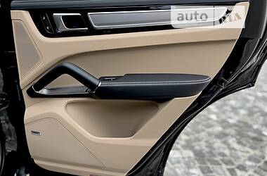 Внедорожник / Кроссовер Porsche Cayenne 2021 в 