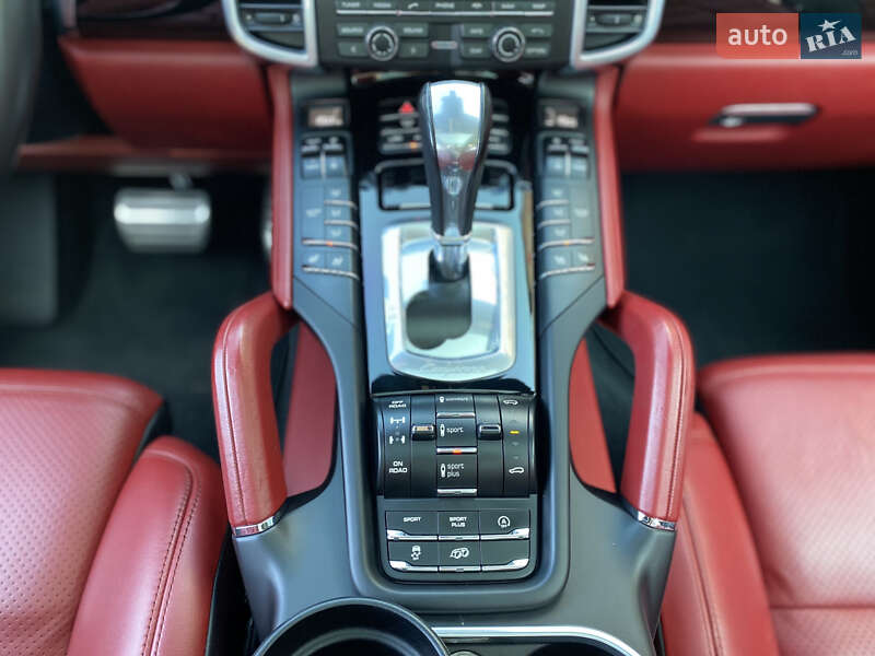 Внедорожник / Кроссовер Porsche Cayenne 2015 в Коломые