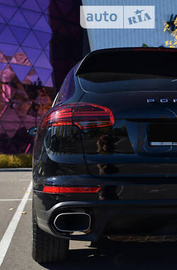 Позашляховик / Кросовер Porsche Cayenne 2015 в 