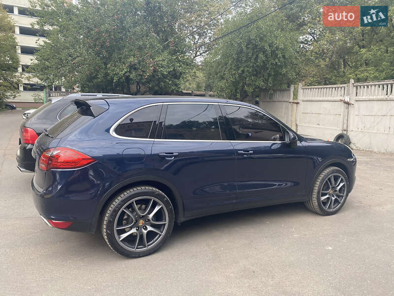 Внедорожник / Кроссовер Porsche Cayenne 2011 в Киеве