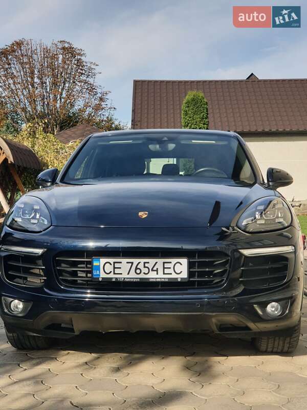 Внедорожник / Кроссовер Porsche Cayenne 2015 в 