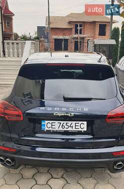 Внедорожник / Кроссовер Porsche Cayenne 2015 в 