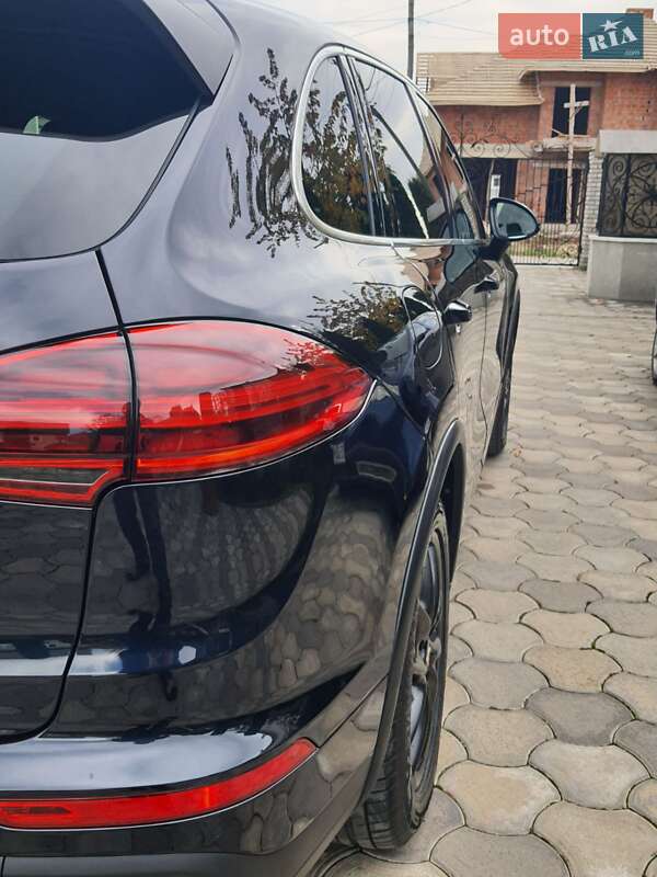 Внедорожник / Кроссовер Porsche Cayenne 2015 в Черновцах