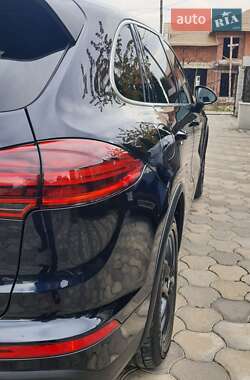 Внедорожник / Кроссовер Porsche Cayenne 2015 в 