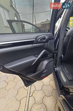 Внедорожник / Кроссовер Porsche Cayenne 2015 в Черновцах