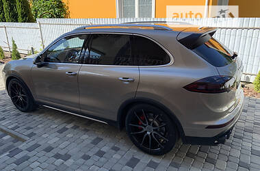 Внедорожник / Кроссовер Porsche Cayenne 2014 в Ужгороде