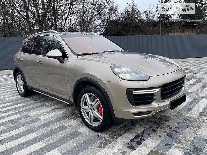 Внедорожник / Кроссовер Porsche Cayenne 2014 в Ужгороде