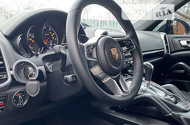 Внедорожник / Кроссовер Porsche Cayenne 2015 в 