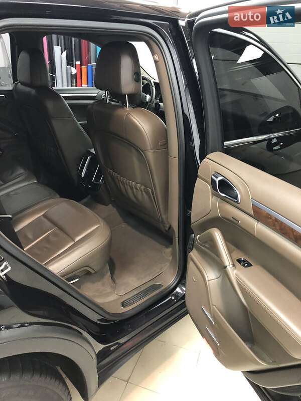 Позашляховик / Кросовер Porsche Cayenne 2012 в Івано-Франківську