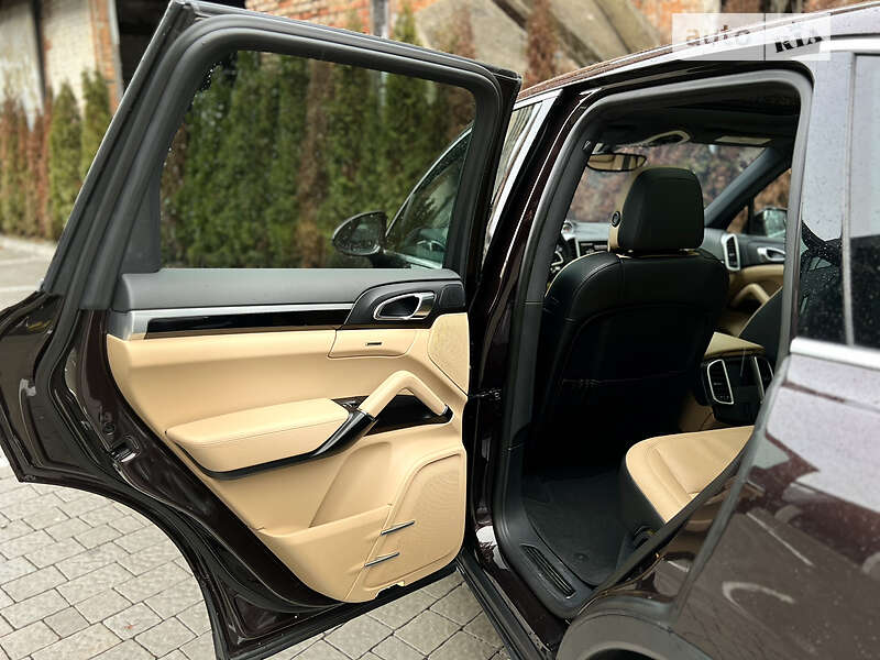 Внедорожник / Кроссовер Porsche Cayenne 2017 в Львове фото 43 Внедорожник / Кроссовер Porsche Cayenne 2017 в Львове