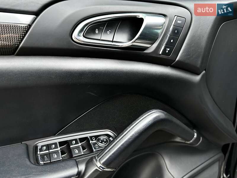 Позашляховик / Кросовер Porsche Cayenne 2013 в Харкові