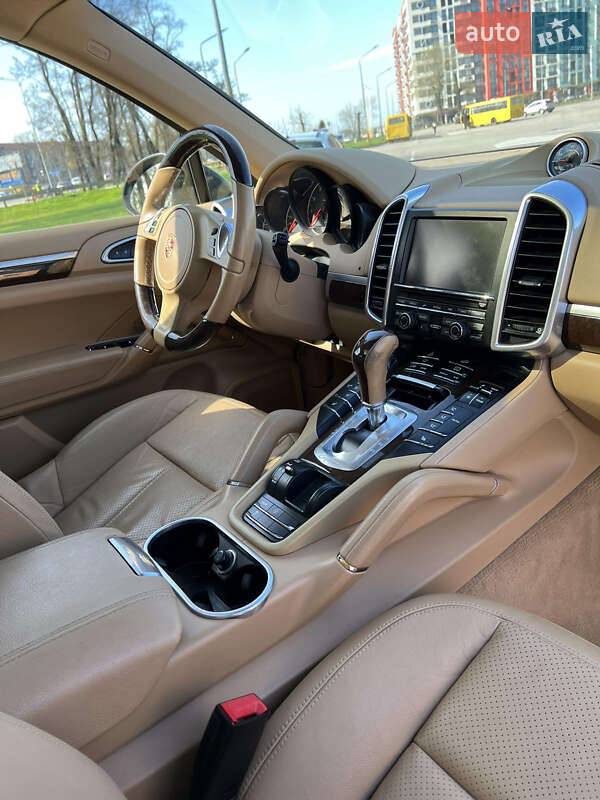 Внедорожник / Кроссовер Porsche Cayenne 2014 в Киеве