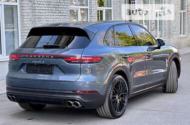 Позашляховик / Кросовер Porsche Cayenne 2017 в 
