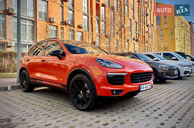 Внедорожник / Кроссовер Porsche Cayenne 2015 в 