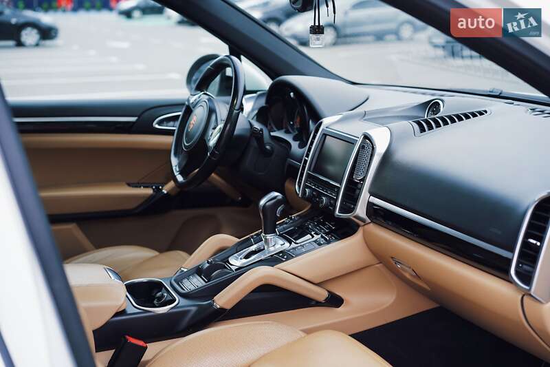 Позашляховик / Кросовер Porsche Cayenne 2014 в Києві