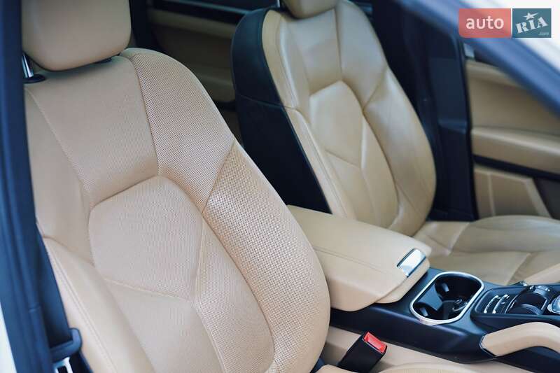 Позашляховик / Кросовер Porsche Cayenne 2014 в Києві