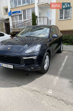 Внедорожник / Кроссовер Porsche Cayenne 2015 в 