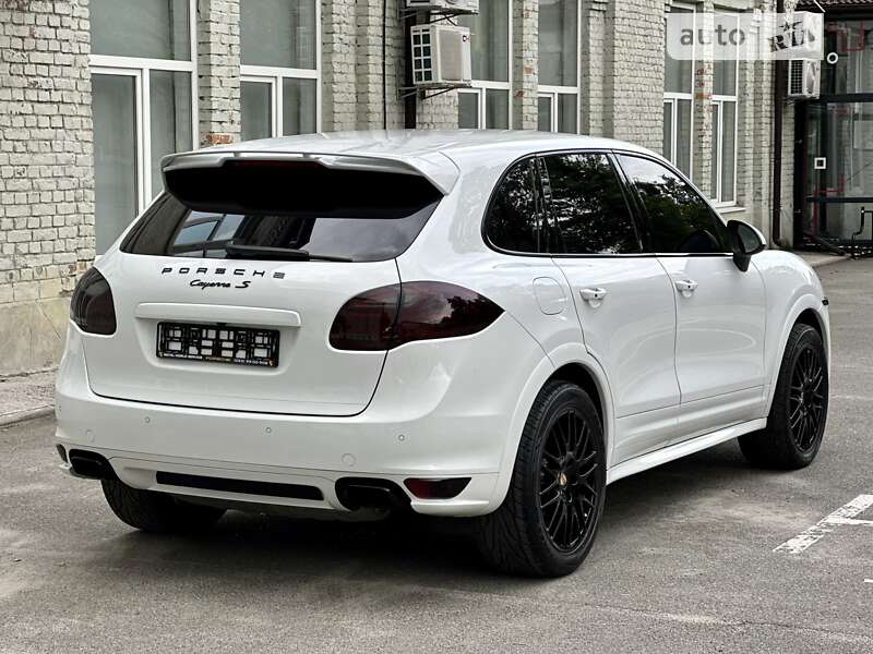 Внедорожник / Кроссовер Porsche Cayenne 2012 в Киеве