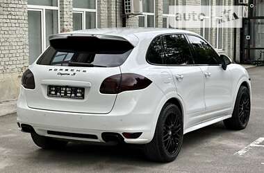 Позашляховик / Кросовер Porsche Cayenne 2012 в 