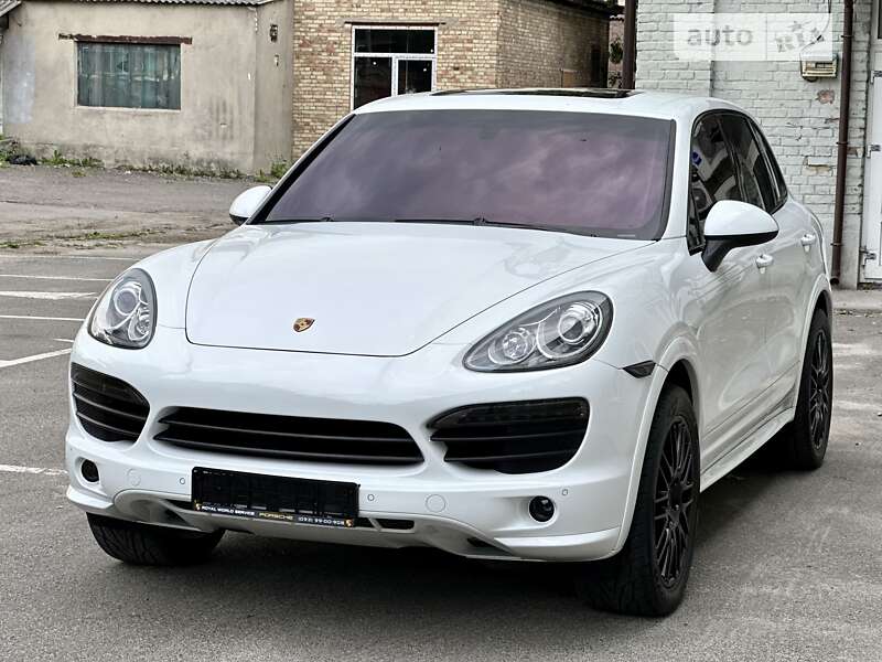 Внедорожник / Кроссовер Porsche Cayenne 2012 в Киеве