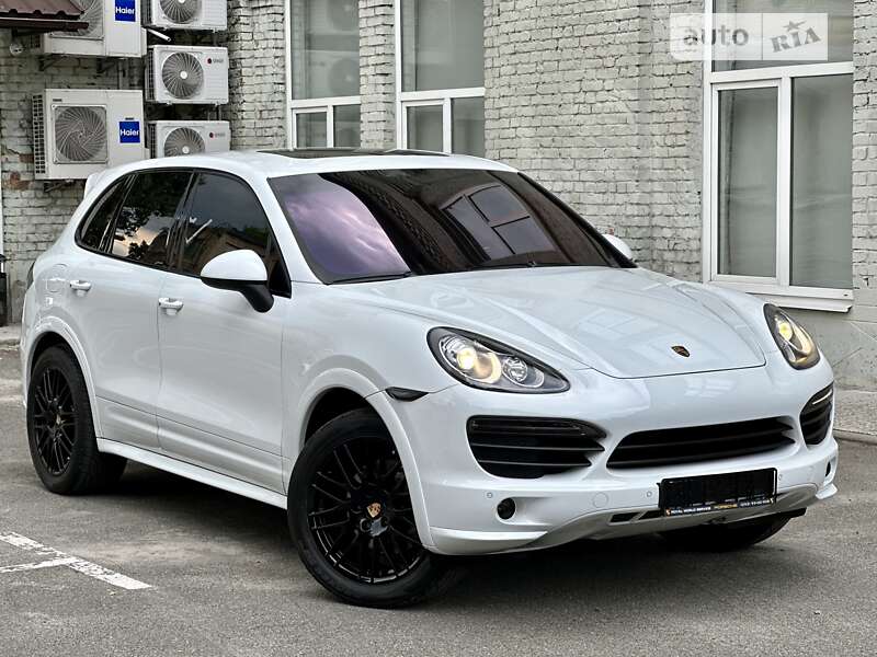 Позашляховик / Кросовер Porsche Cayenne 2012 в 