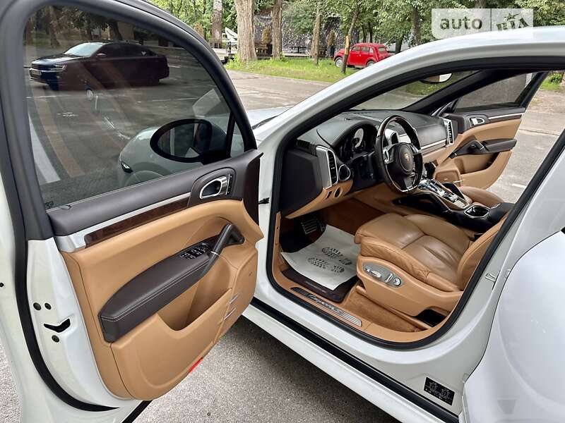 Внедорожник / Кроссовер Porsche Cayenne 2012 в Киеве