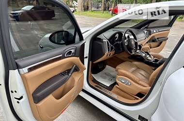 Позашляховик / Кросовер Porsche Cayenne 2012 в 