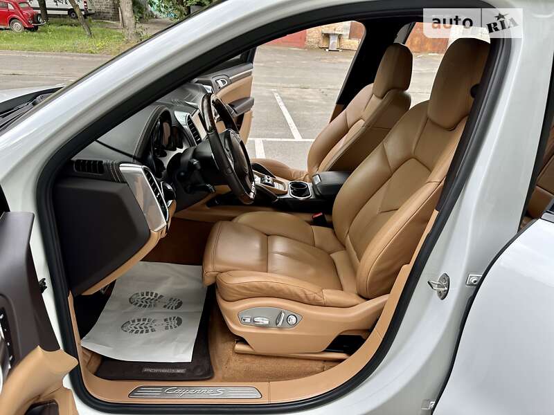 Внедорожник / Кроссовер Porsche Cayenne 2012 в Киеве