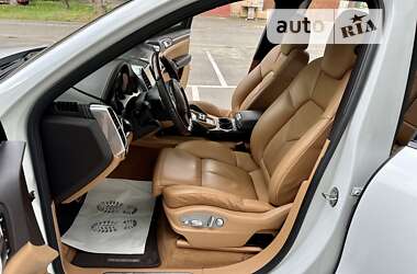 Позашляховик / Кросовер Porsche Cayenne 2012 в 