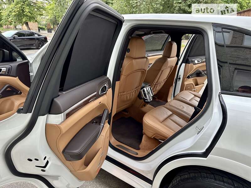 Внедорожник / Кроссовер Porsche Cayenne 2012 в Киеве