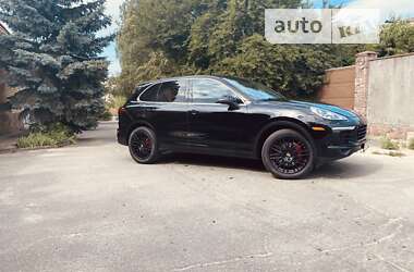 Внедорожник / Кроссовер Porsche Cayenne 2015 в 
