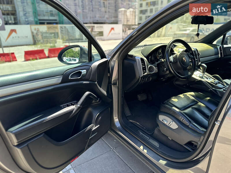 Позашляховик / Кросовер Porsche Cayenne 2012 в Кривому Розі