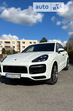 Внедорожник / Кроссовер Porsche Cayenne 2018 в 