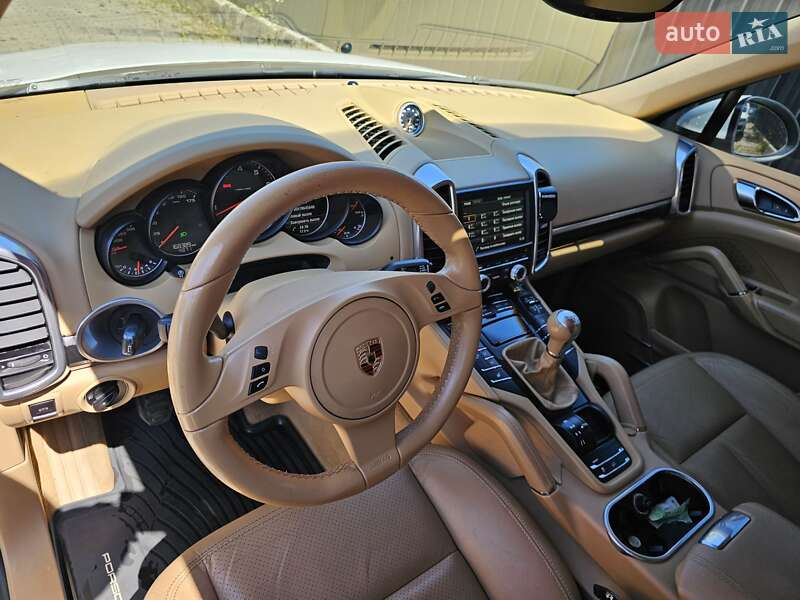 Внедорожник / Кроссовер Porsche Cayenne 2012 в Луцке