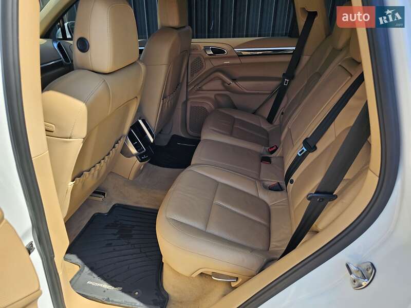 Внедорожник / Кроссовер Porsche Cayenne 2012 в Луцке