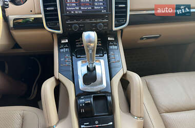 Позашляховик / Кросовер Porsche Cayenne 2013 в 