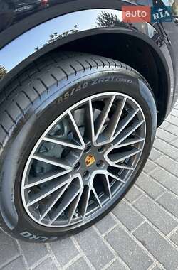 Внедорожник / Кроссовер Porsche Cayenne 2017 в 