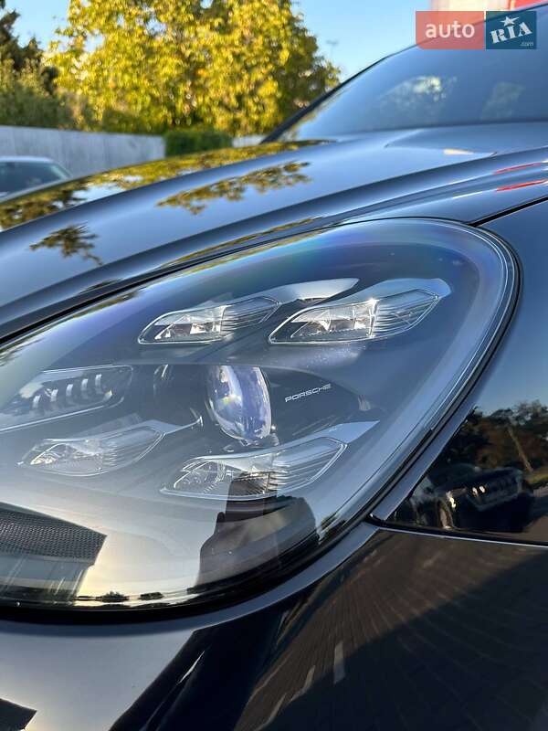 Внедорожник / Кроссовер Porsche Cayenne 2017 в Киеве