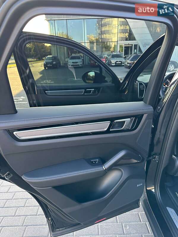 Внедорожник / Кроссовер Porsche Cayenne 2017 в Киеве