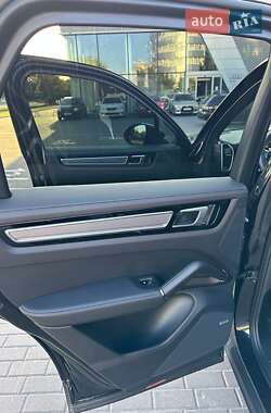 Внедорожник / Кроссовер Porsche Cayenne 2017 в 