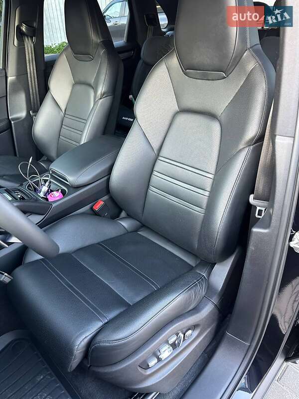 Внедорожник / Кроссовер Porsche Cayenne 2017 в Киеве