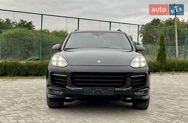 Внедорожник / Кроссовер Porsche Cayenne 2015 в 