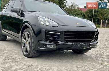 Внедорожник / Кроссовер Porsche Cayenne 2015 в 
