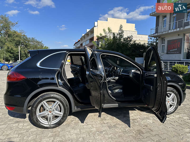 Внедорожник / Кроссовер Porsche Cayenne 2013 в Черновцах