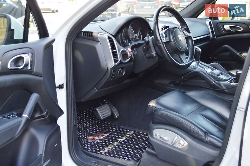 Внедорожник / Кроссовер Porsche Cayenne 2012 в Одессе
