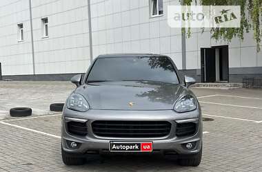 Внедорожник / Кроссовер Porsche Cayenne 2016 в Киеве