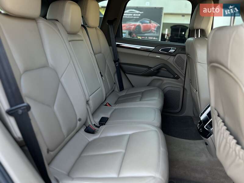 Внедорожник / Кроссовер Porsche Cayenne 2012 в Калуше